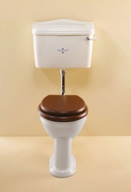 Stand-WC mit niedriger Zisterne